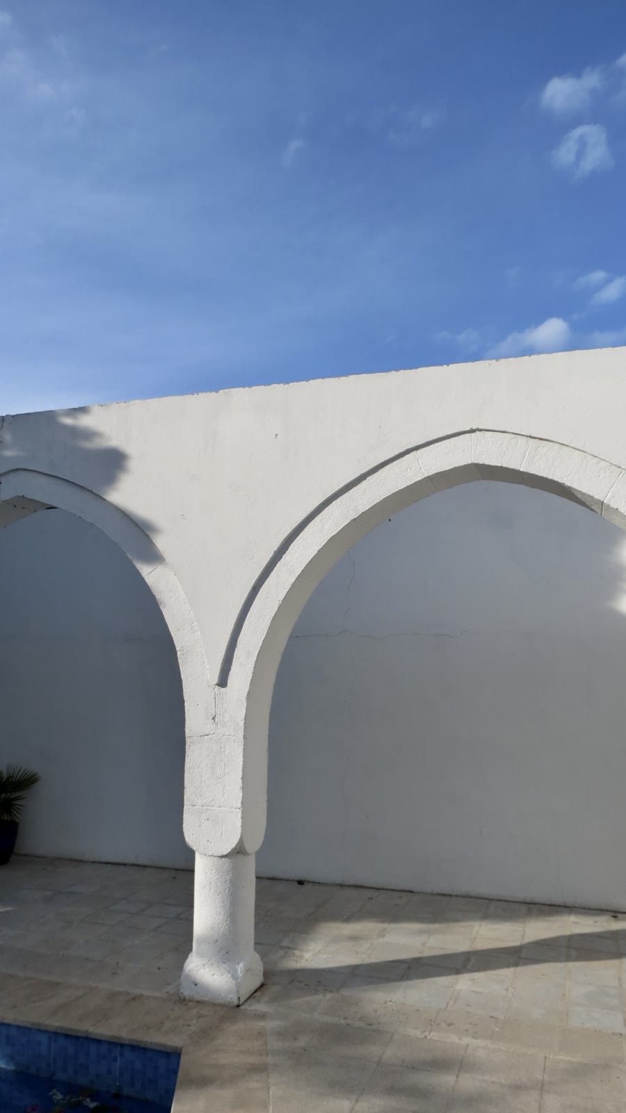 رواق الدير الأبيض